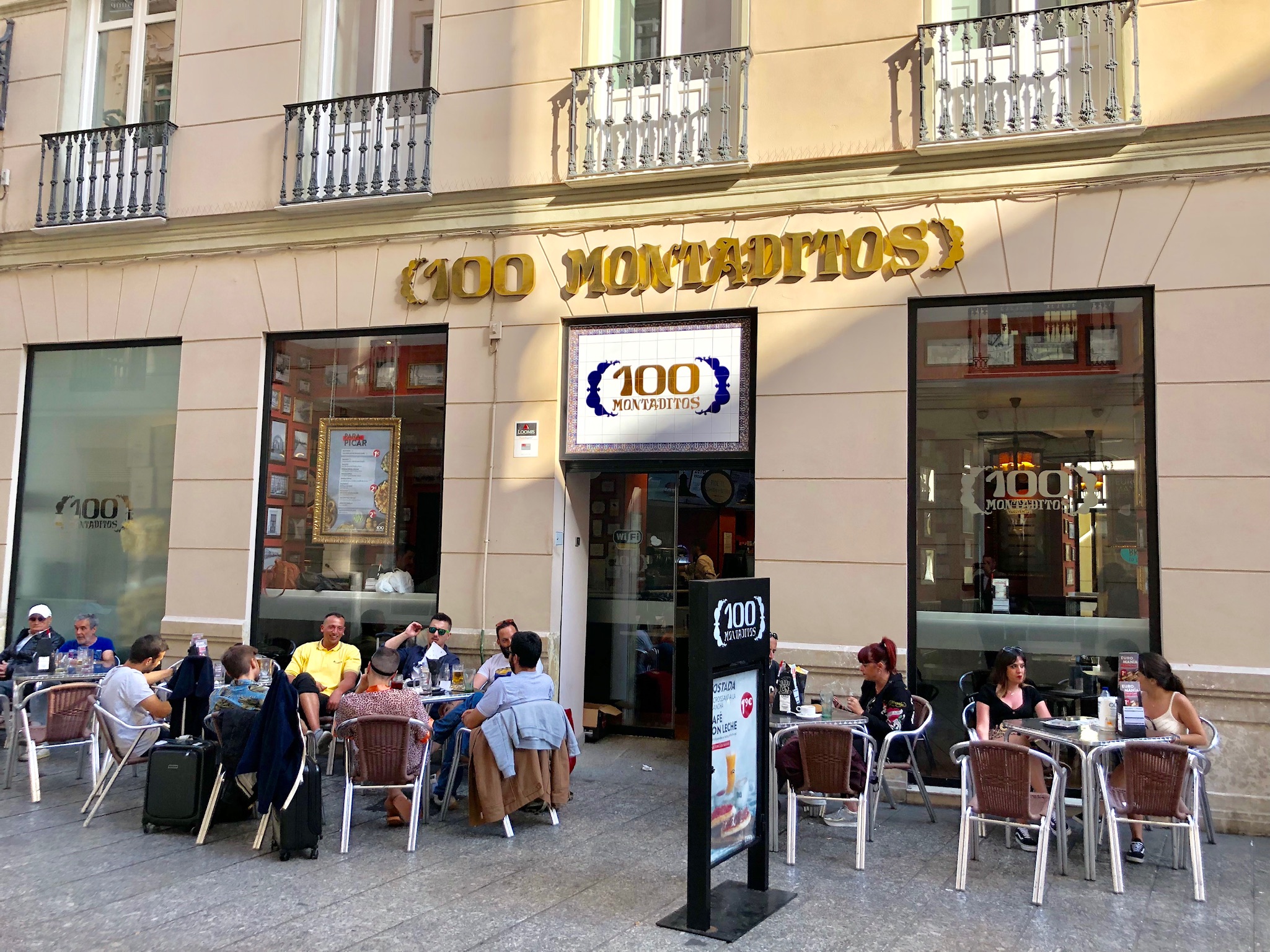 Nuevo local de 100 montaditos junto al mercado de las Atarazanas en Málaga