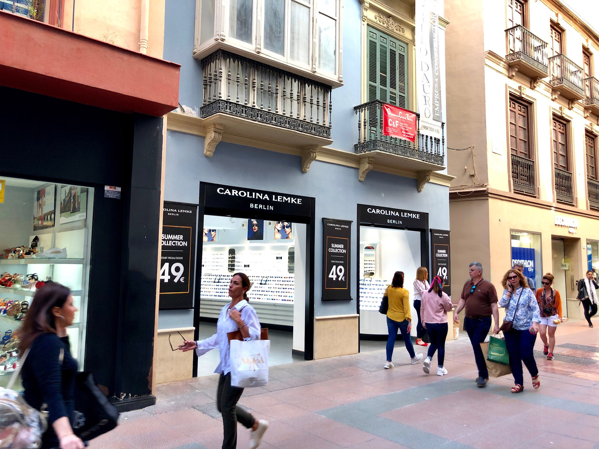 Compra y alquiler de edificio de apartamentos turísticos y comerciales en calle Nueva, Málaga