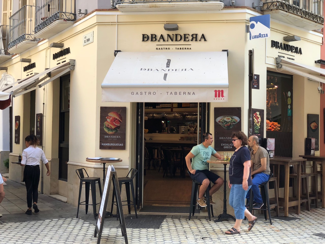 Localización comercial de la taberna DBandera en Málaga, en la plaza del Carbón