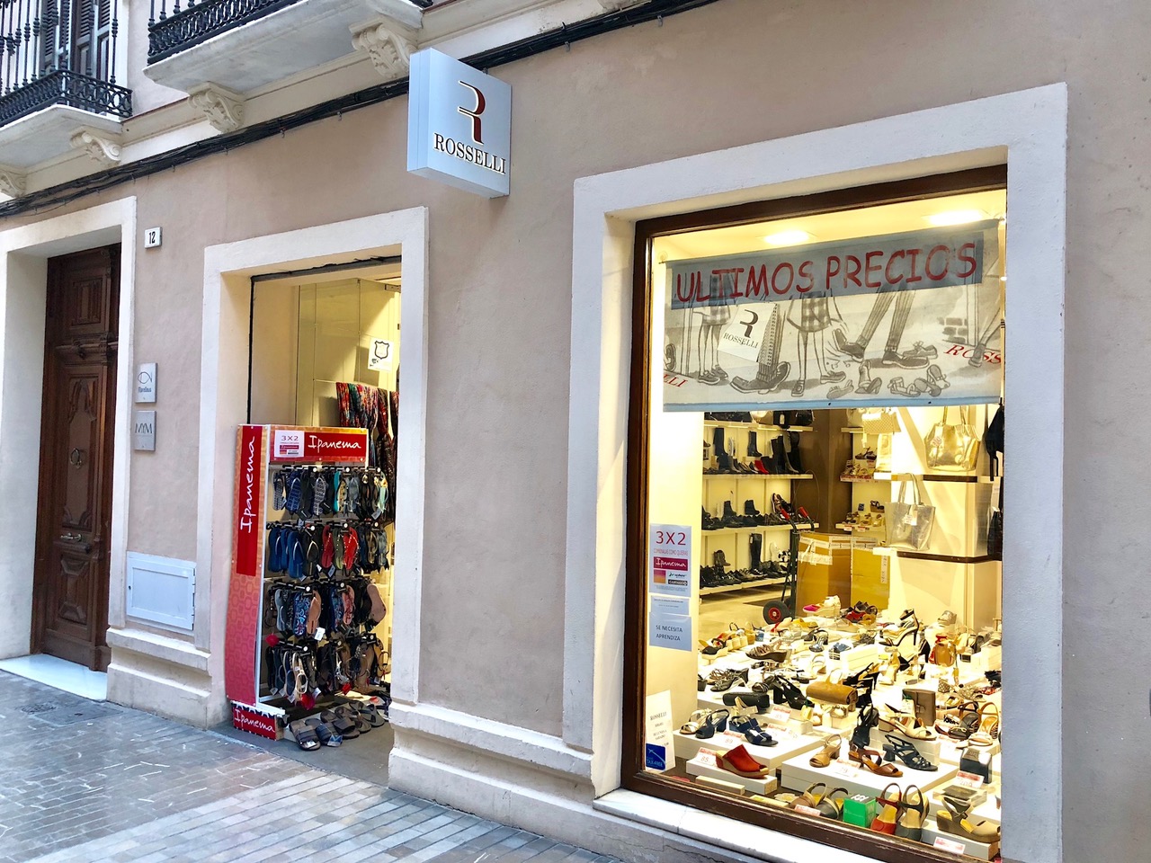 La marca de calzado Roselli abre nuevo local comercial cerca de la Alcazaba malagueña